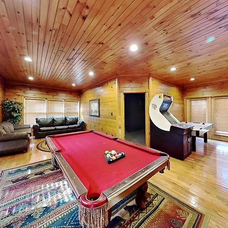 The Great Escape Ii, 5 Bedrooms, Sleeps 17, Game Room, Pool Access, Theater Gatlinburg Eksteriør billede