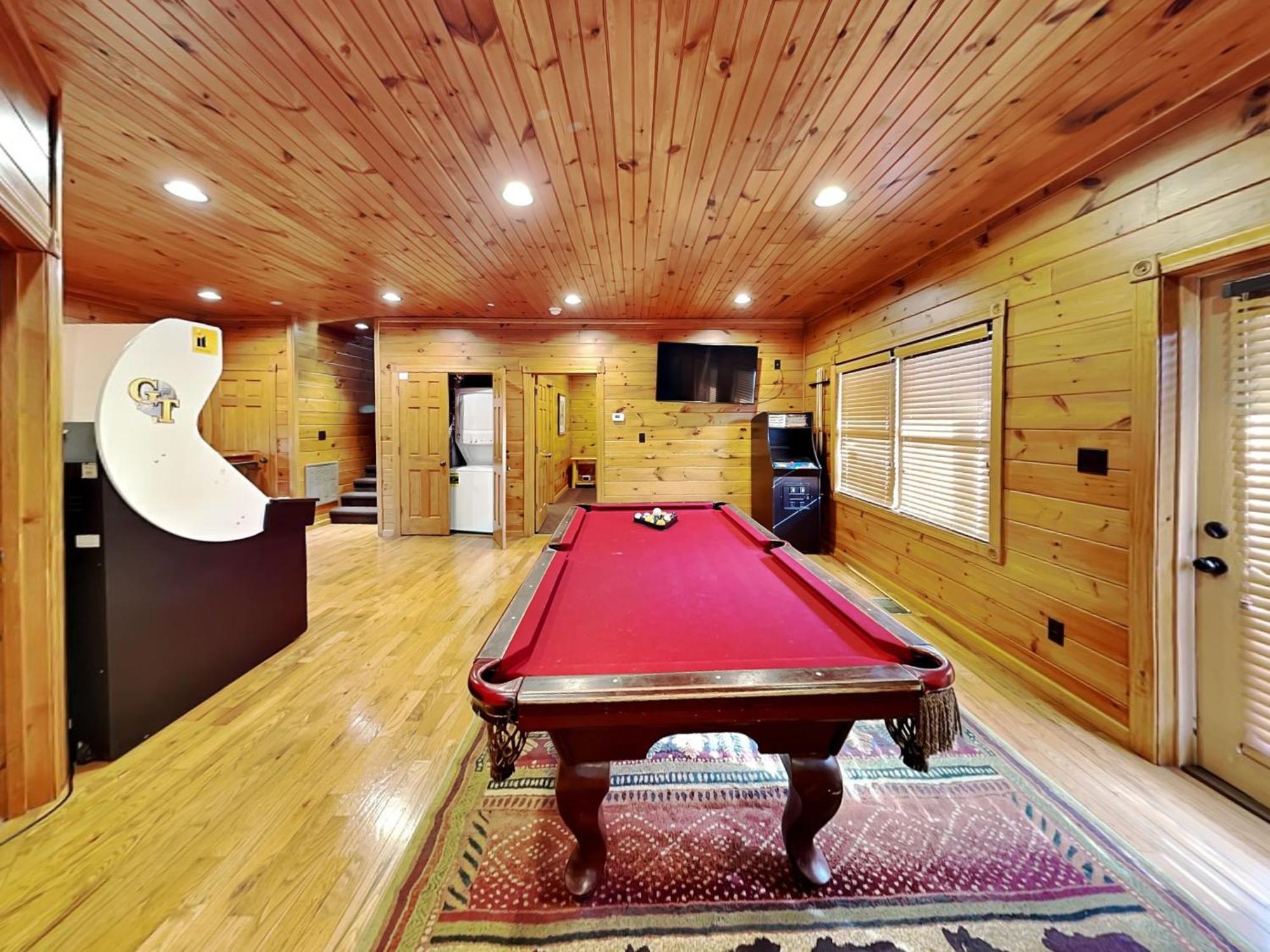 The Great Escape Ii, 5 Bedrooms, Sleeps 17, Game Room, Pool Access, Theater Gatlinburg Eksteriør billede
