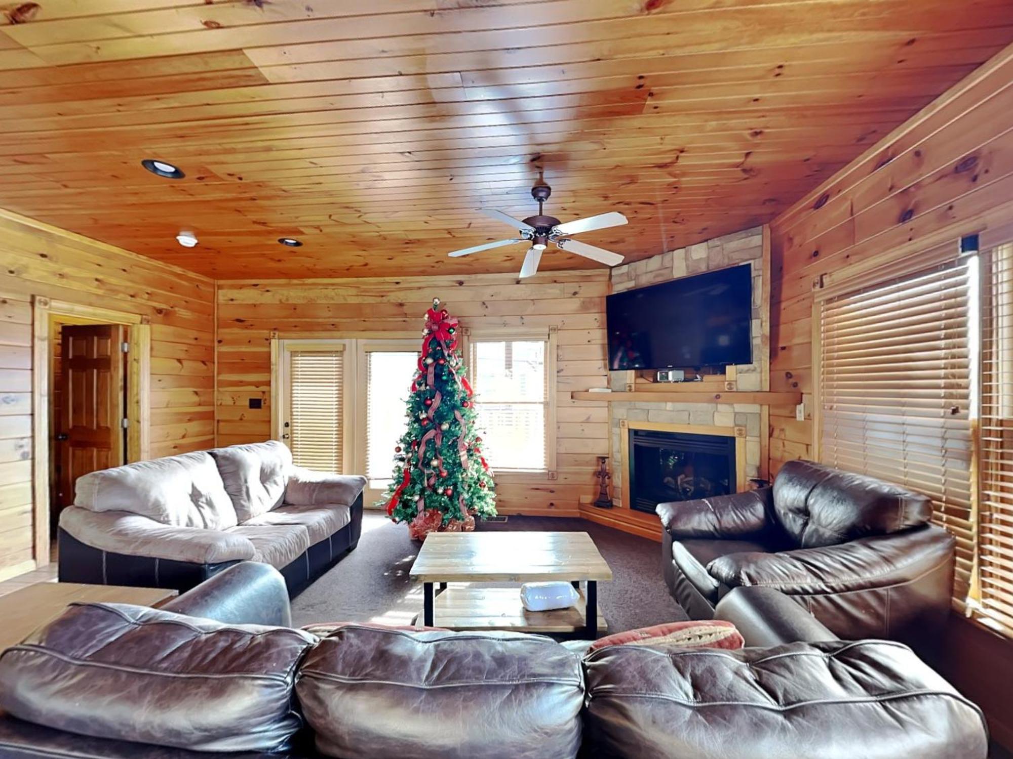 The Great Escape Ii, 5 Bedrooms, Sleeps 17, Game Room, Pool Access, Theater Gatlinburg Eksteriør billede