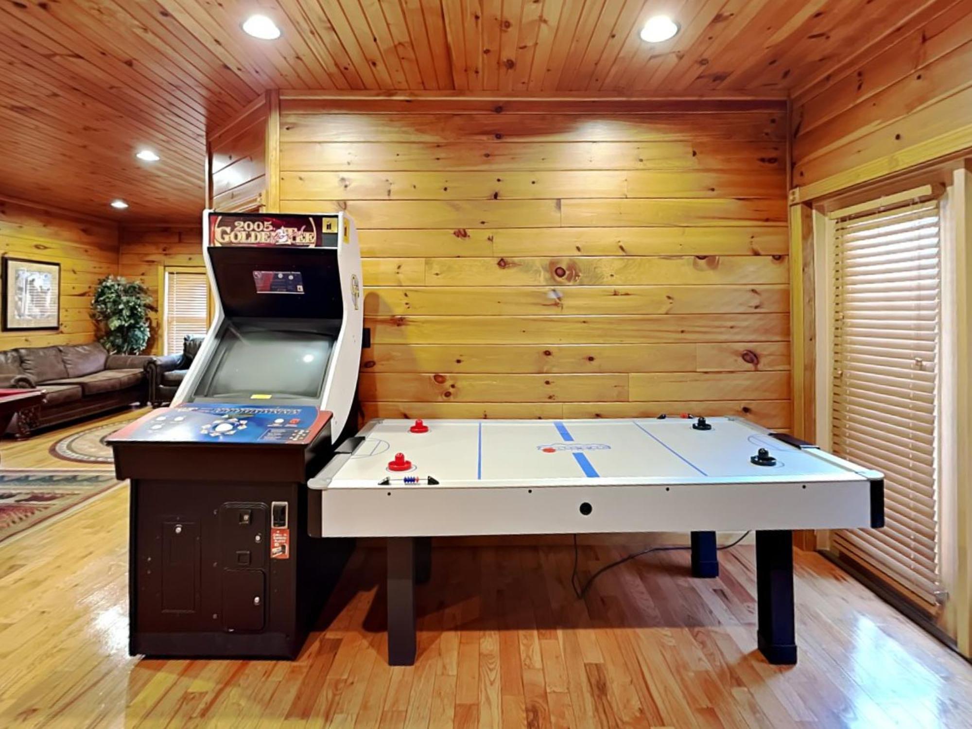 The Great Escape Ii, 5 Bedrooms, Sleeps 17, Game Room, Pool Access, Theater Gatlinburg Eksteriør billede