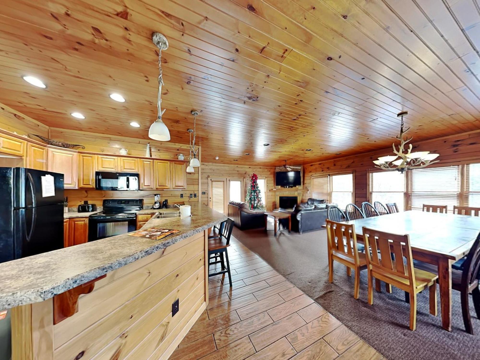 The Great Escape Ii, 5 Bedrooms, Sleeps 17, Game Room, Pool Access, Theater Gatlinburg Eksteriør billede