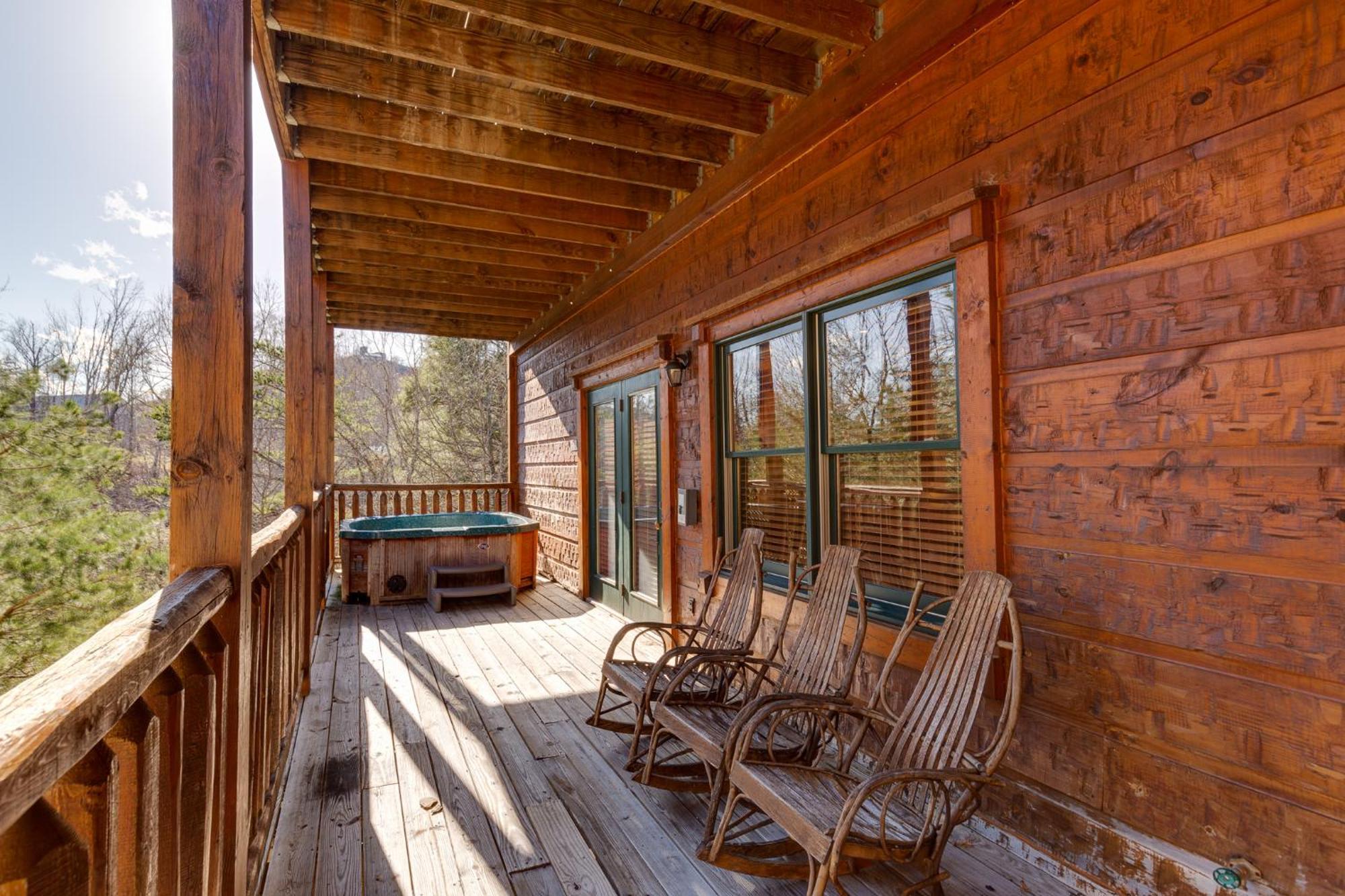 The Great Escape Ii, 5 Bedrooms, Sleeps 17, Game Room, Pool Access, Theater Gatlinburg Eksteriør billede