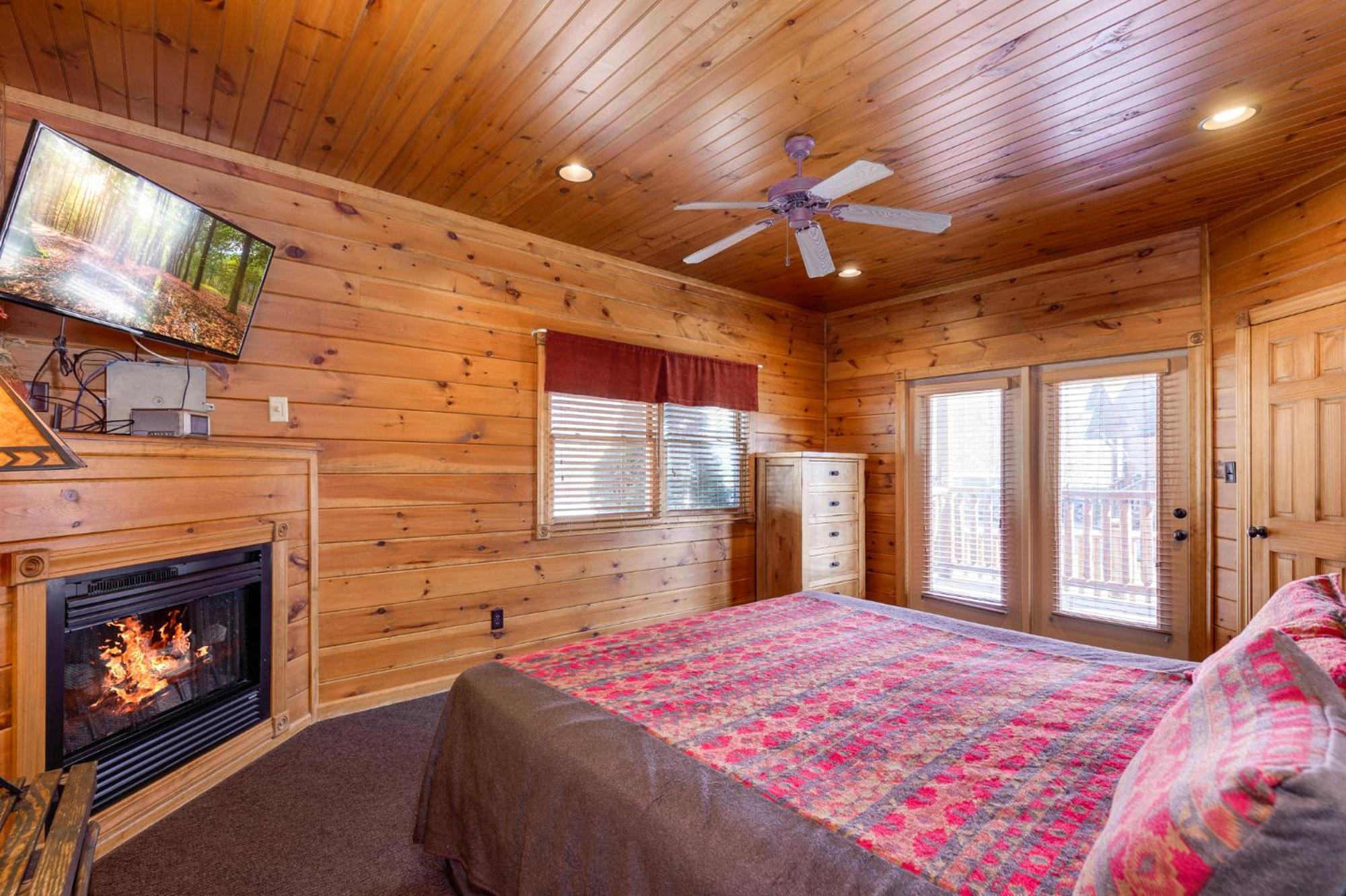 The Great Escape Ii, 5 Bedrooms, Sleeps 17, Game Room, Pool Access, Theater Gatlinburg Eksteriør billede