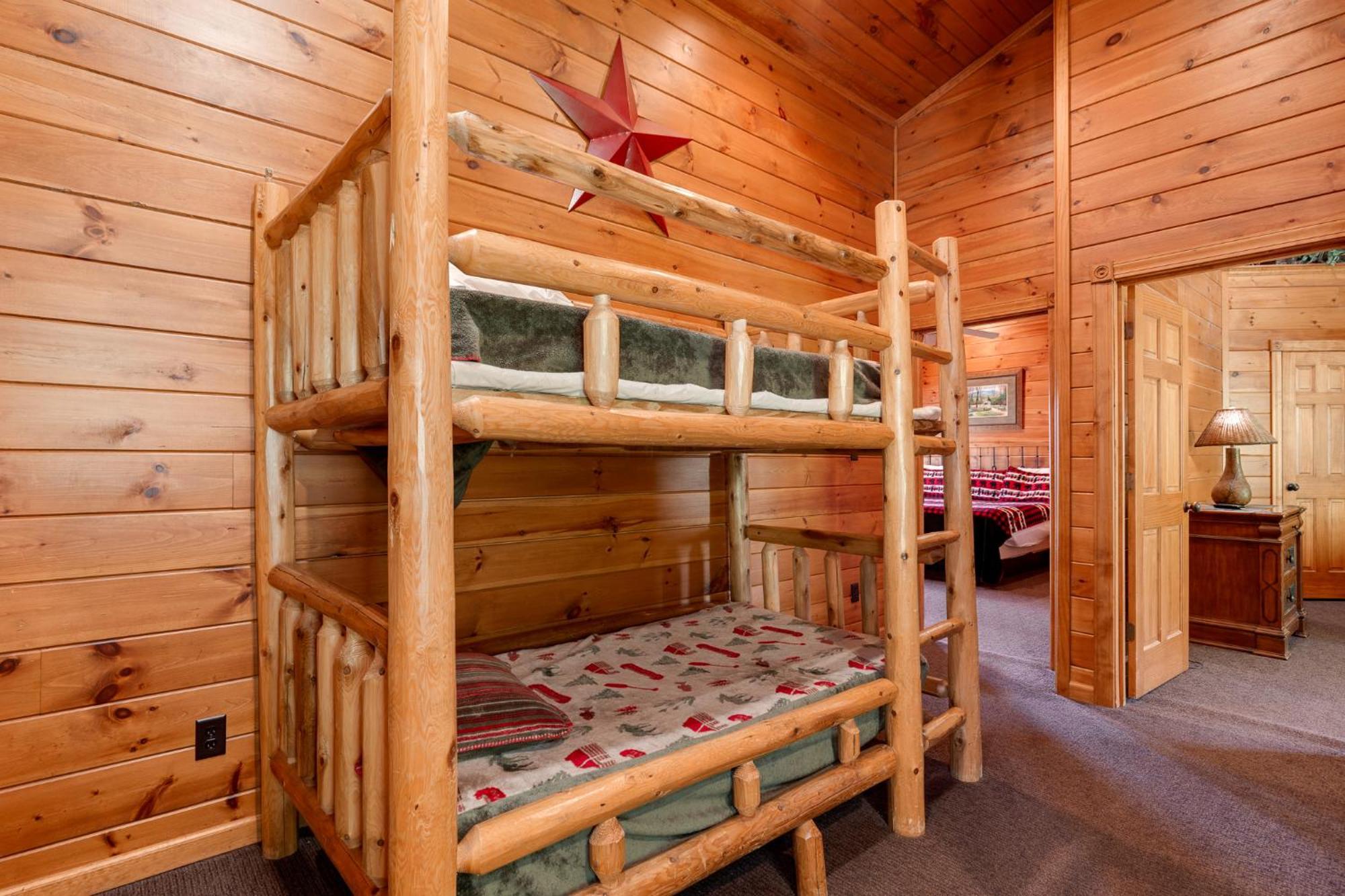 The Great Escape Ii, 5 Bedrooms, Sleeps 17, Game Room, Pool Access, Theater Gatlinburg Eksteriør billede