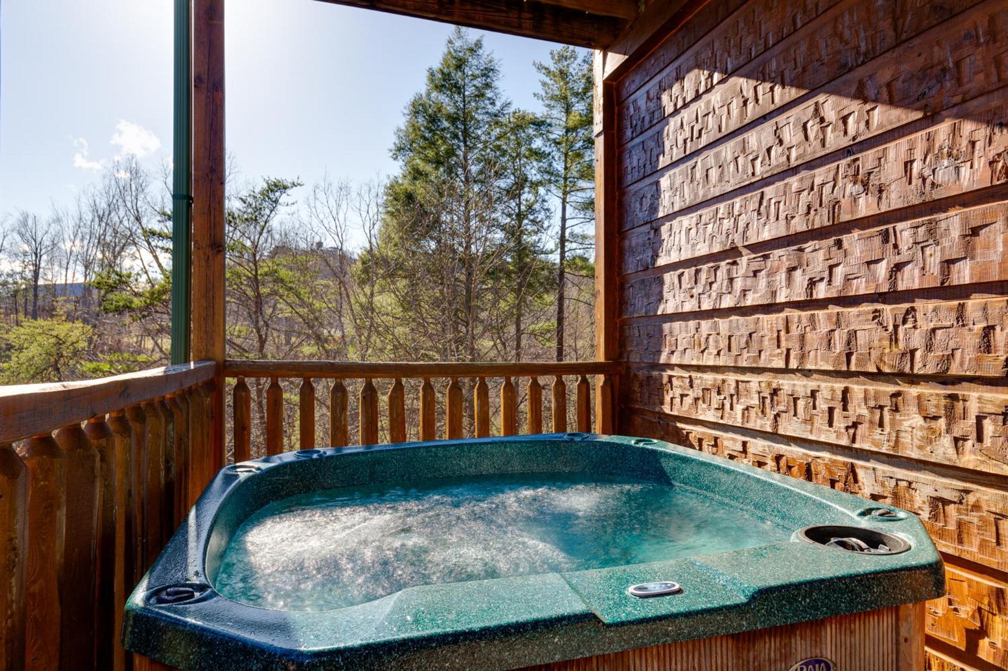 The Great Escape Ii, 5 Bedrooms, Sleeps 17, Game Room, Pool Access, Theater Gatlinburg Eksteriør billede