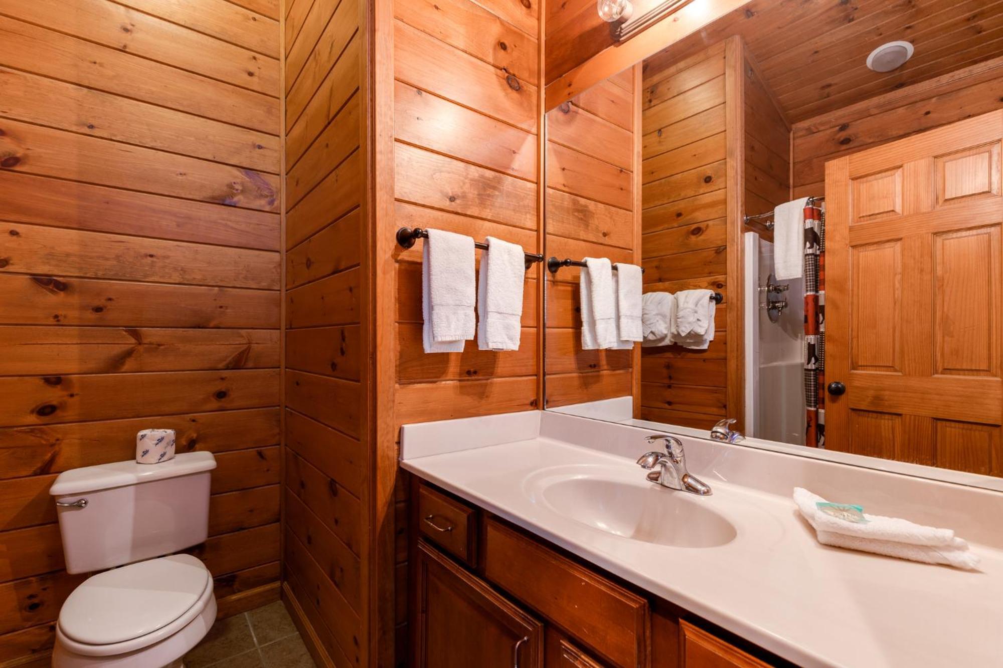 The Great Escape Ii, 5 Bedrooms, Sleeps 17, Game Room, Pool Access, Theater Gatlinburg Eksteriør billede