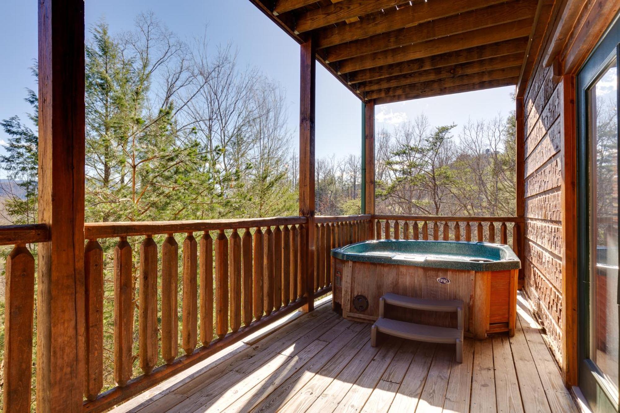 The Great Escape Ii, 5 Bedrooms, Sleeps 17, Game Room, Pool Access, Theater Gatlinburg Eksteriør billede