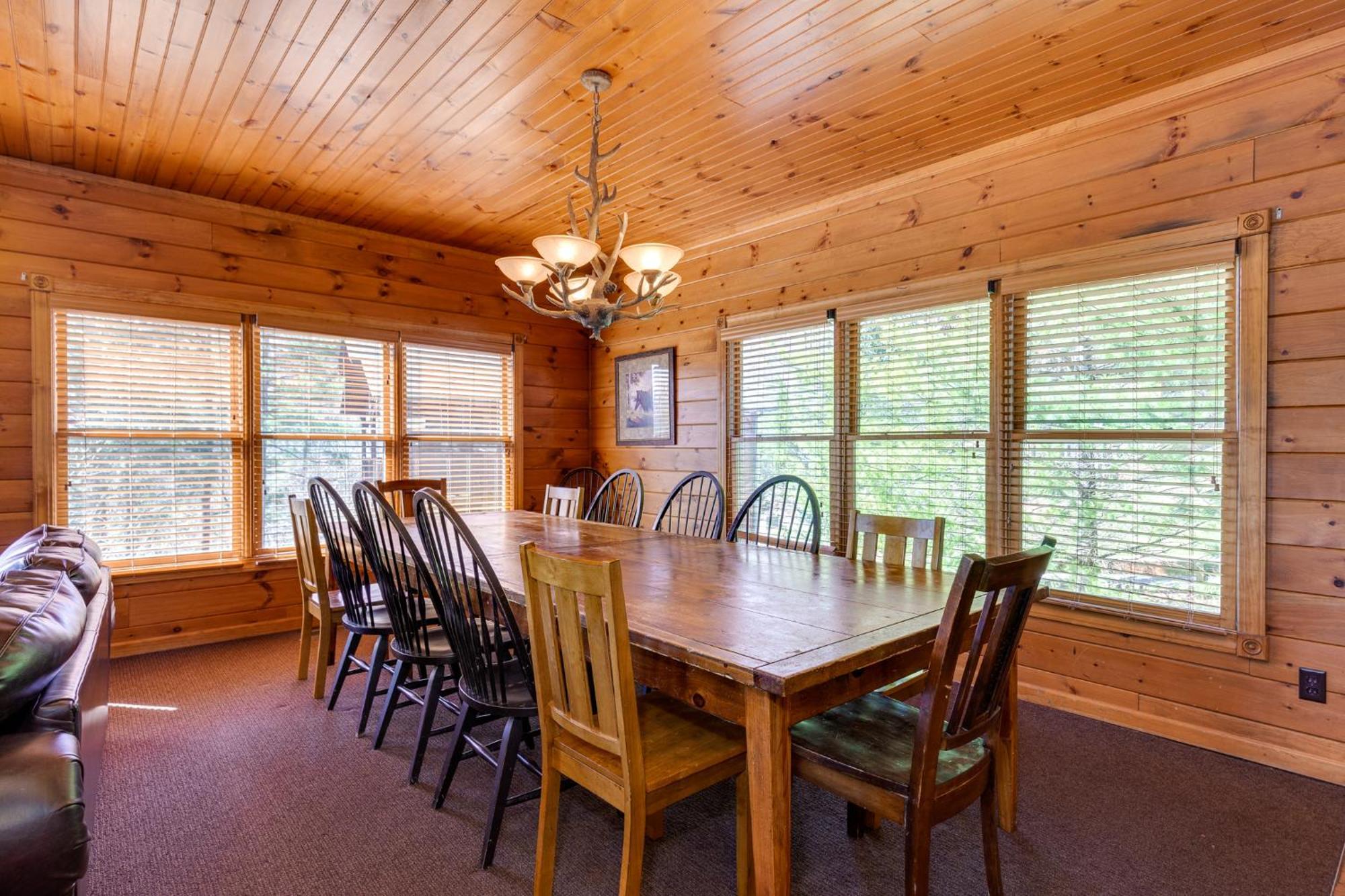 The Great Escape Ii, 5 Bedrooms, Sleeps 17, Game Room, Pool Access, Theater Gatlinburg Eksteriør billede