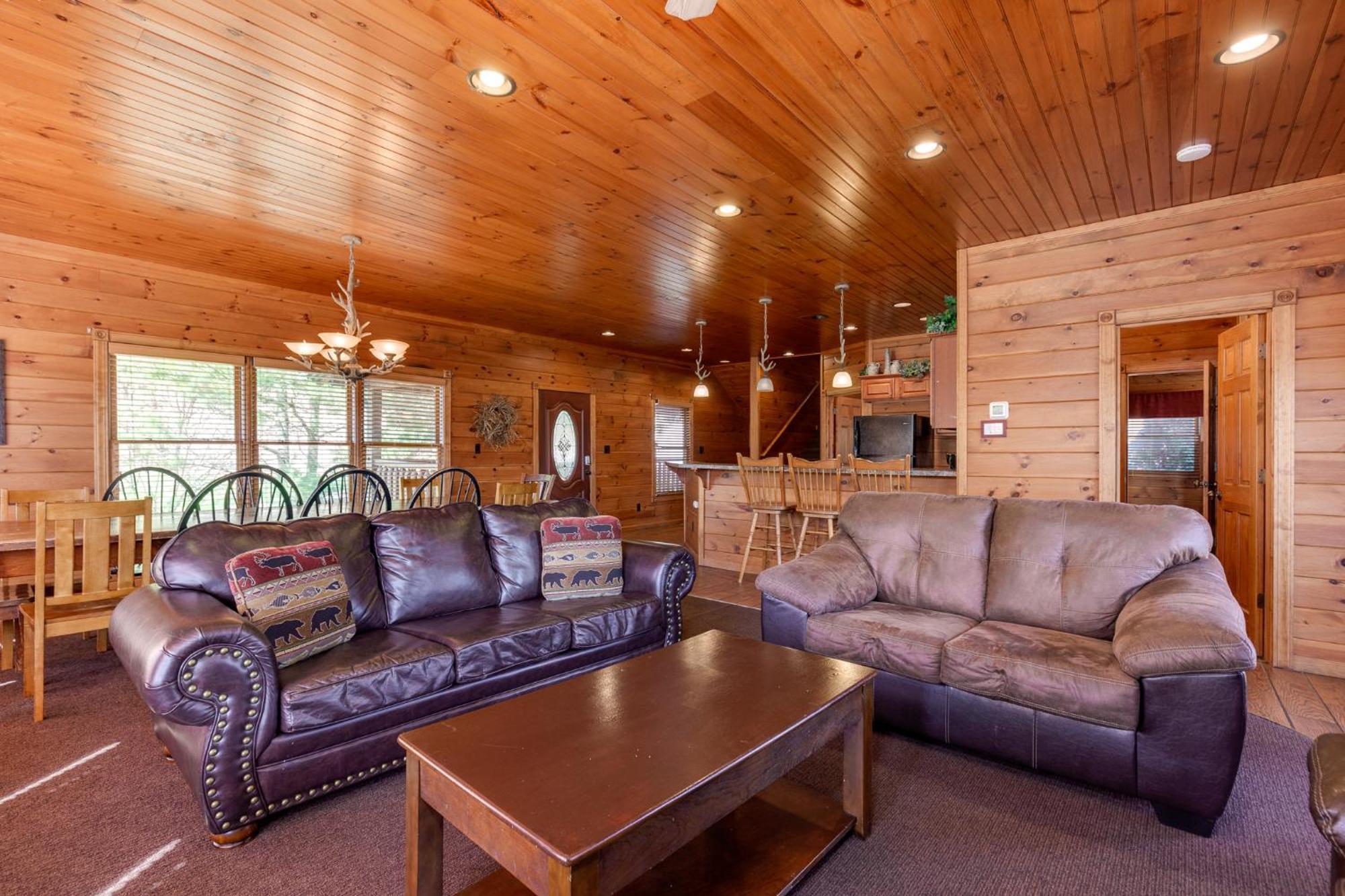 The Great Escape Ii, 5 Bedrooms, Sleeps 17, Game Room, Pool Access, Theater Gatlinburg Eksteriør billede