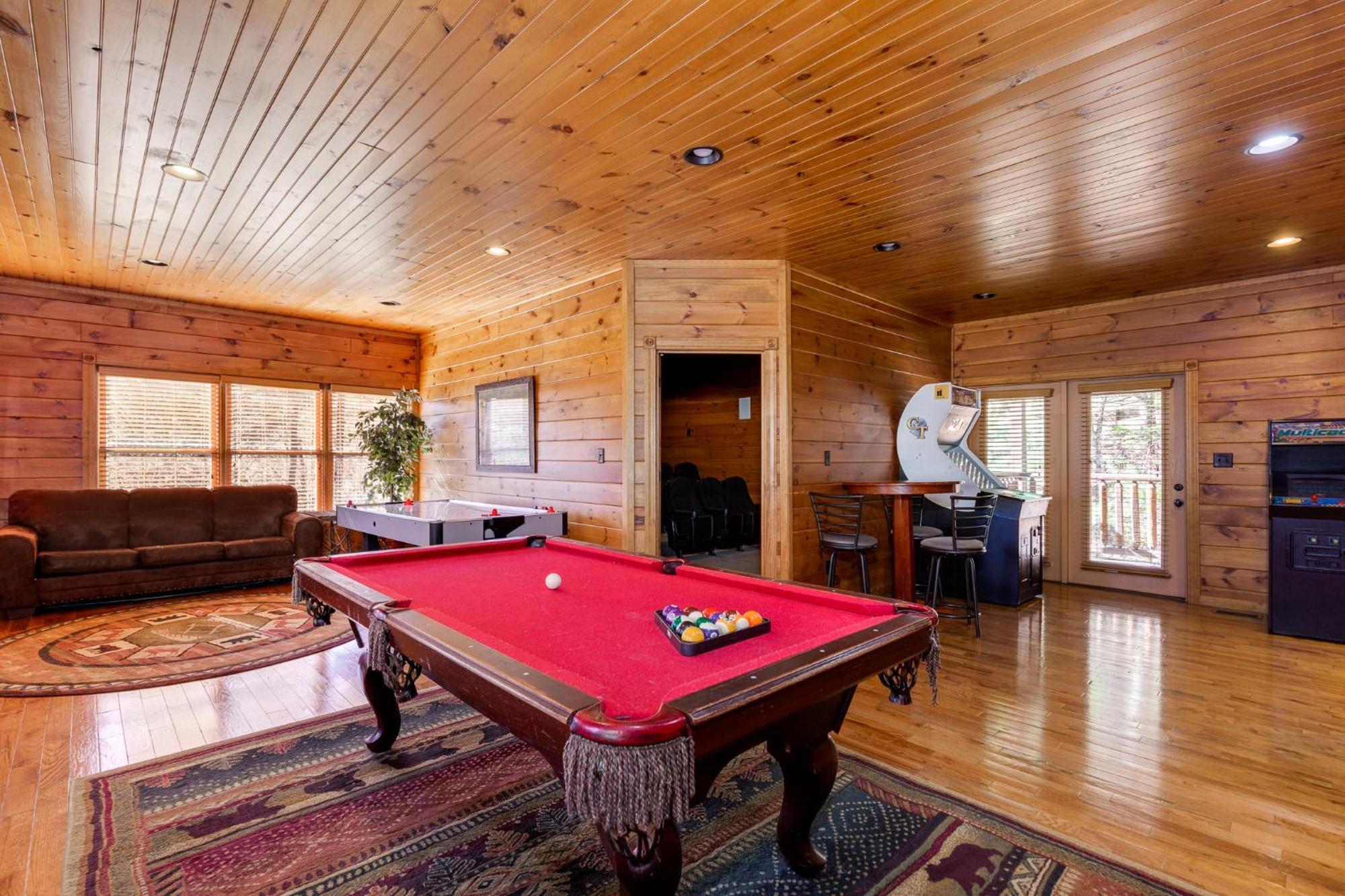 The Great Escape Ii, 5 Bedrooms, Sleeps 17, Game Room, Pool Access, Theater Gatlinburg Eksteriør billede