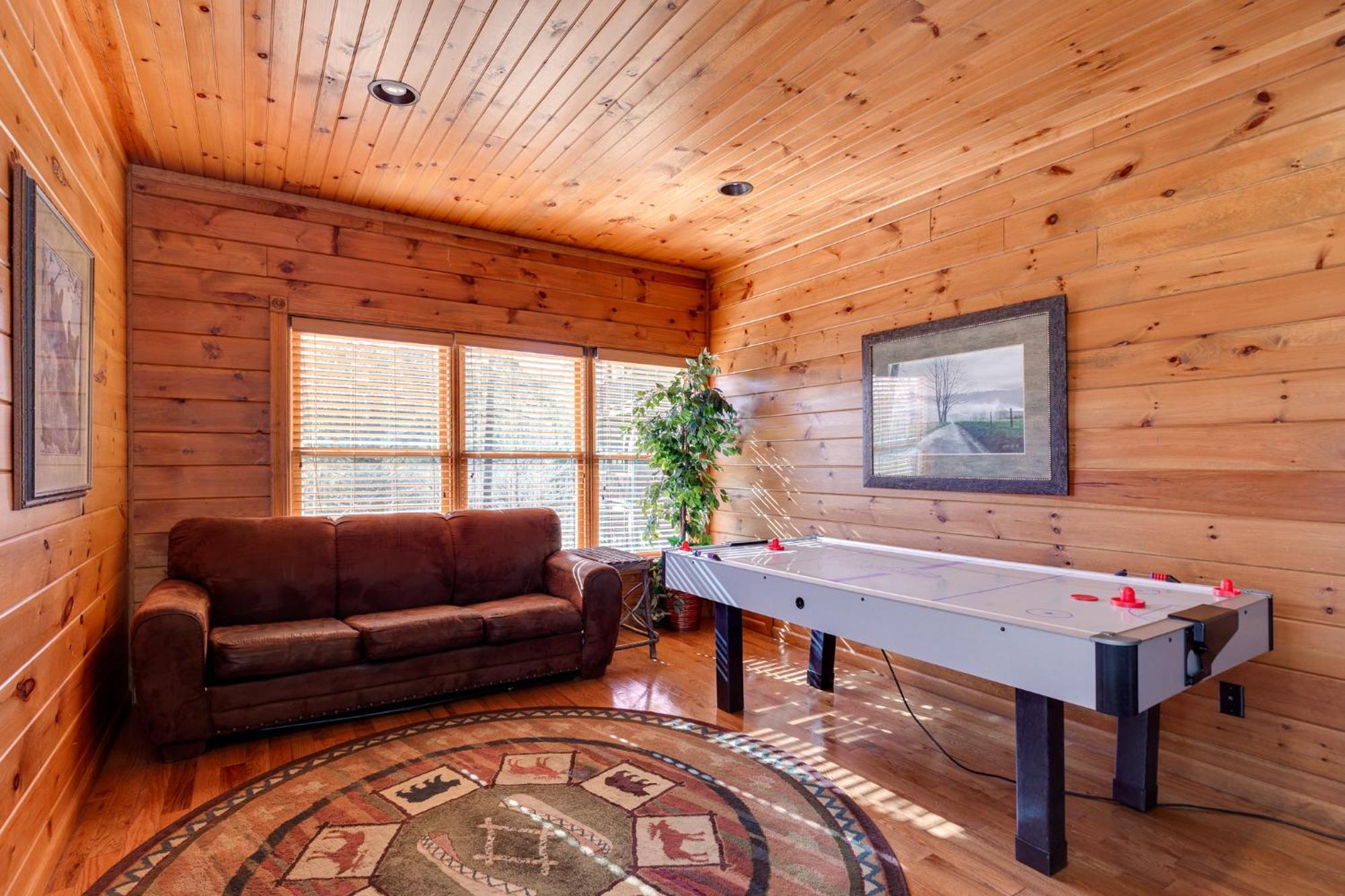 The Great Escape Ii, 5 Bedrooms, Sleeps 17, Game Room, Pool Access, Theater Gatlinburg Eksteriør billede