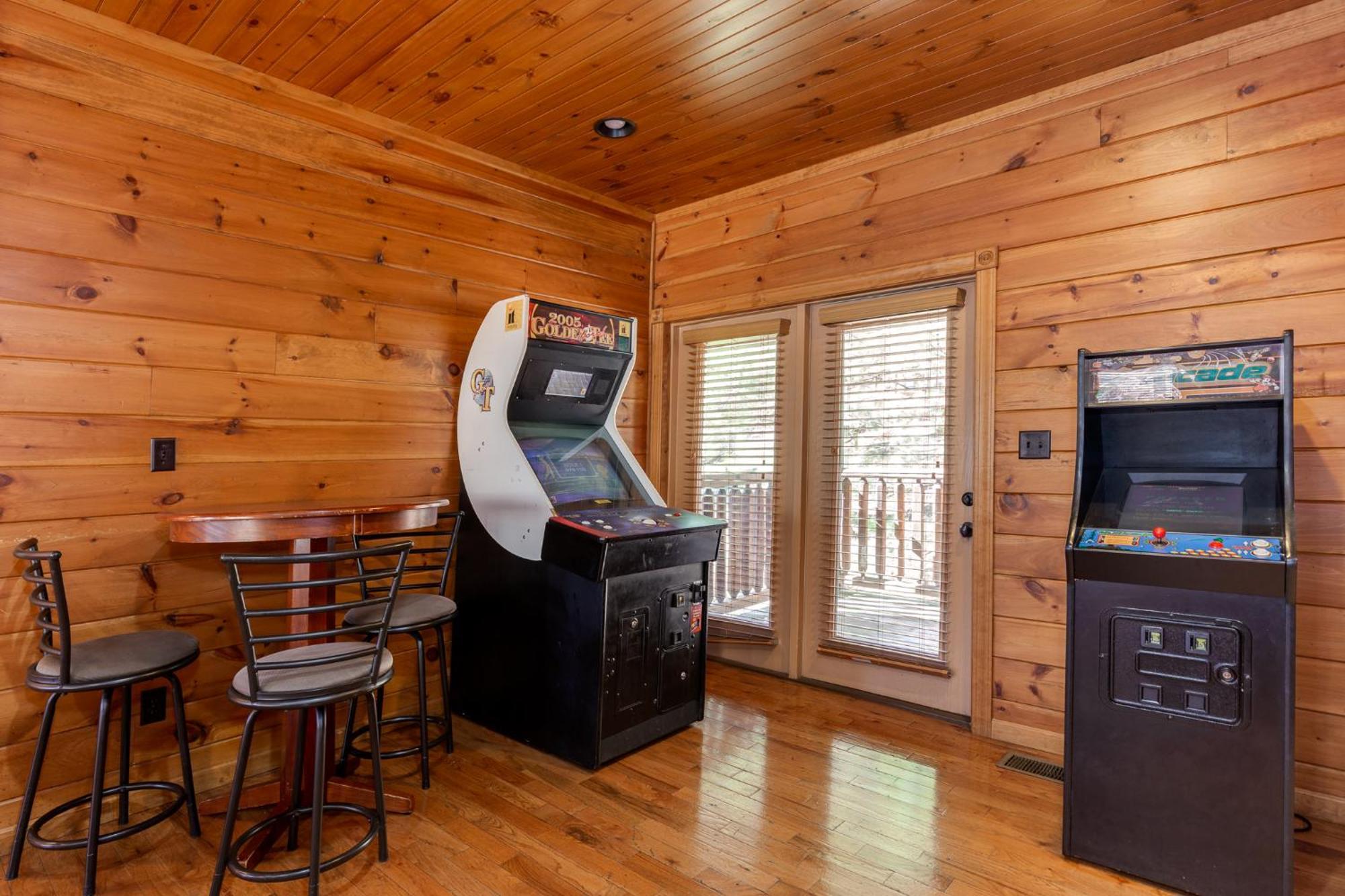 The Great Escape Ii, 5 Bedrooms, Sleeps 17, Game Room, Pool Access, Theater Gatlinburg Eksteriør billede